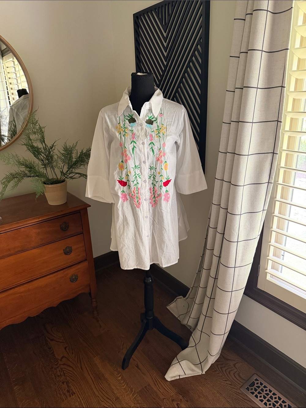 POL White Button-Front Tunic with Multicolor Floral Embroidery small